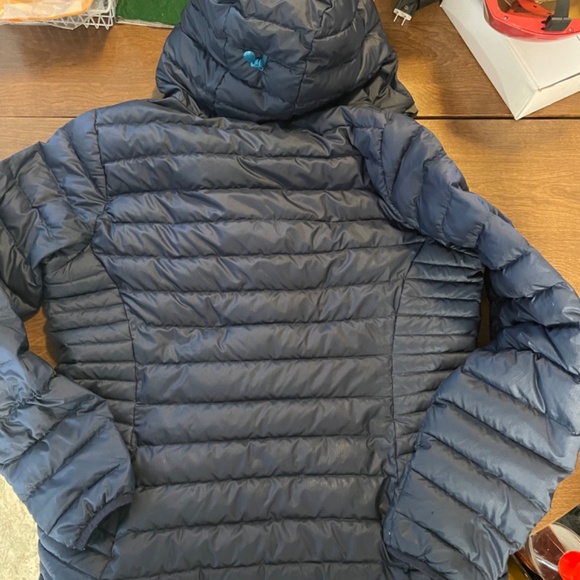 Patagonia XL Women's Down Sweater Hoody - Picture 4 of 5